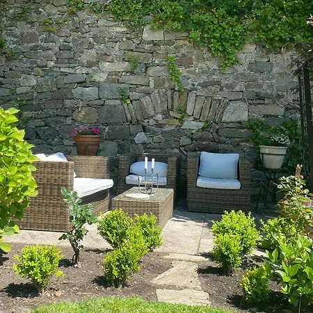 Beautiful Renovated Stone House For Dog Friendly, Quayside Location Newport (Mayo)