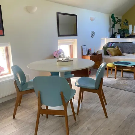 Beautiful Renovated Stone House For Dog Friendly, Quayside Location 纽波特