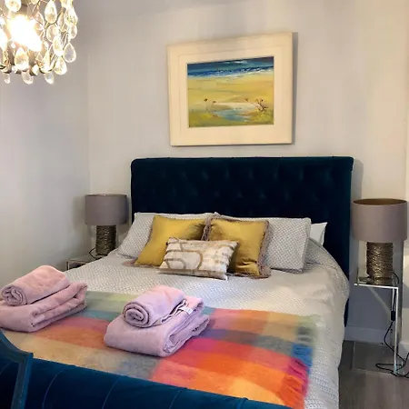 Beautiful Renovated Stone House For Dog Friendly, Quayside Location 度假居 纽波特