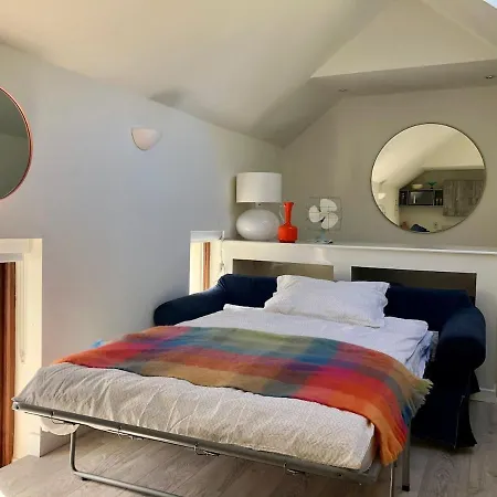 Beautiful Renovated Stone House For Dog Friendly, Quayside Location 度假居