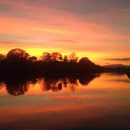 Beautiful Renovated Stone House For Dog Friendly, Quayside Location Casa de Férias Newport (Mayo)