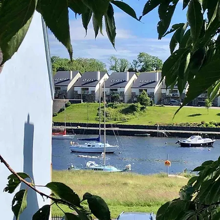 Beautiful Renovated Stone House For Dog Friendly, Quayside Location * Newport (Mayo)