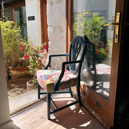 Beautiful Renovated Stone House For Dog Friendly, Quayside Location 度假居