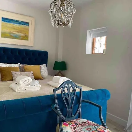 Beautiful Renovated Stone House For Dog Friendly, Quayside Location Newport (Mayo)