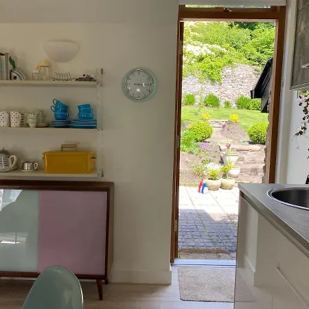 Beautiful Renovated Stone House For Dog Friendly, Quayside Location Newport (Mayo)